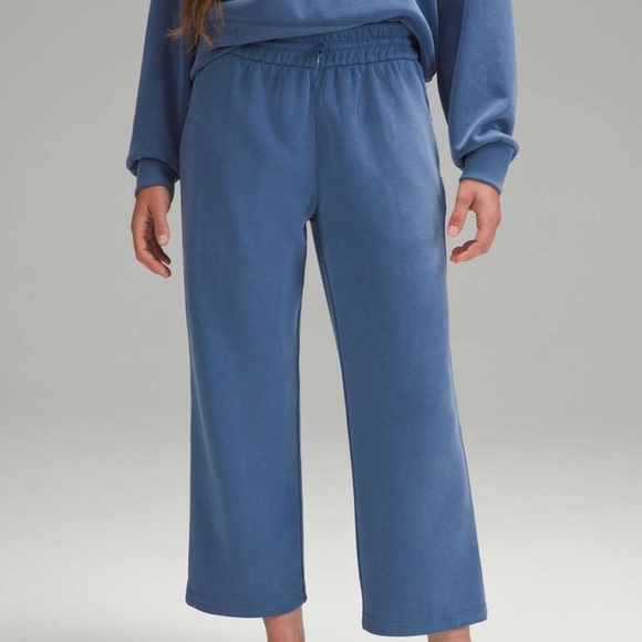 Lululemon Softstreme High-Rise Straight-Leg Cropped Pant
Pitch Blue - Picture 5 of 9